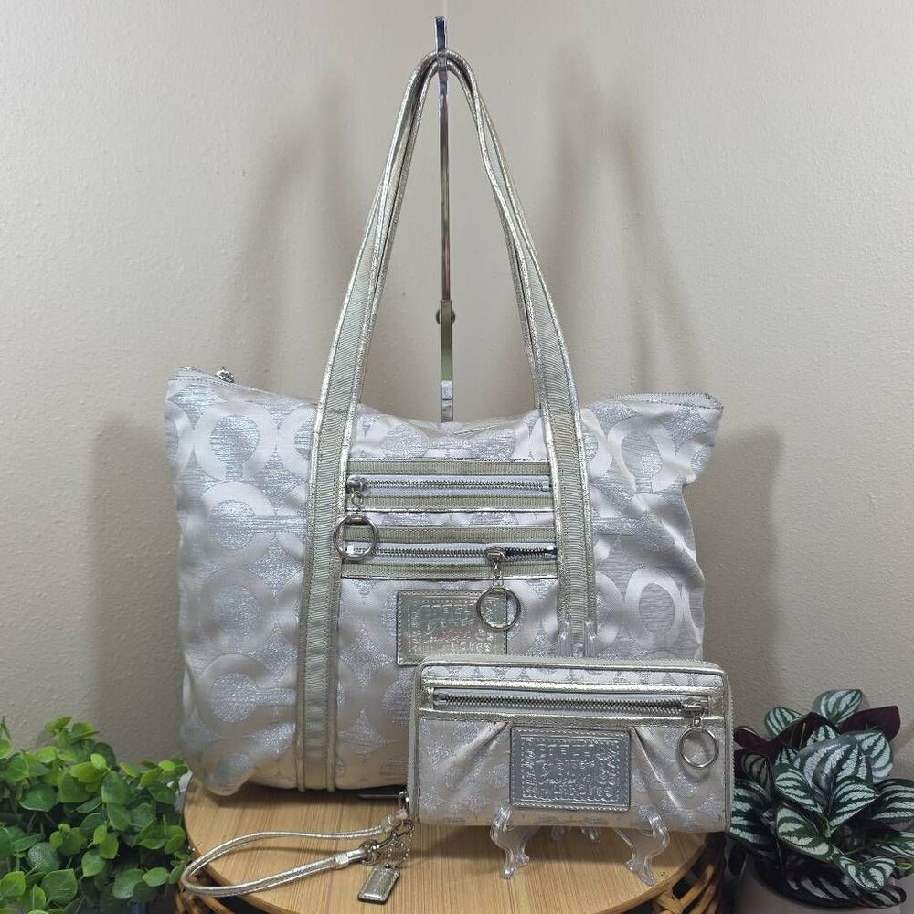 Coach Poppy Glam Tote Bag G0973-14439 – Shimmer Silver Op Art Metallic Signature